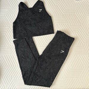 GYMSHARK Adapt Animal Seamless MEDIUM sports bra and MEDIUM leggings. BLACK.